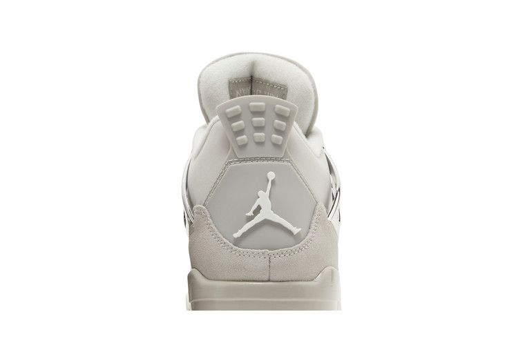 Air Jordan 4 Frozen Moments