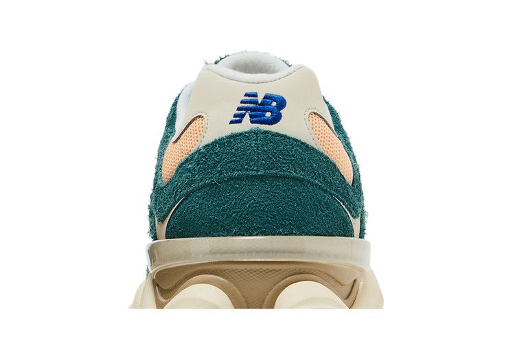New Balance 9060 New Spruce Peach Blossom