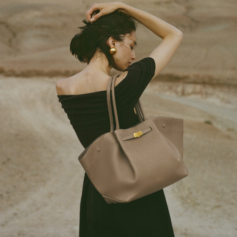 DeMellier The New York dark sand small grain