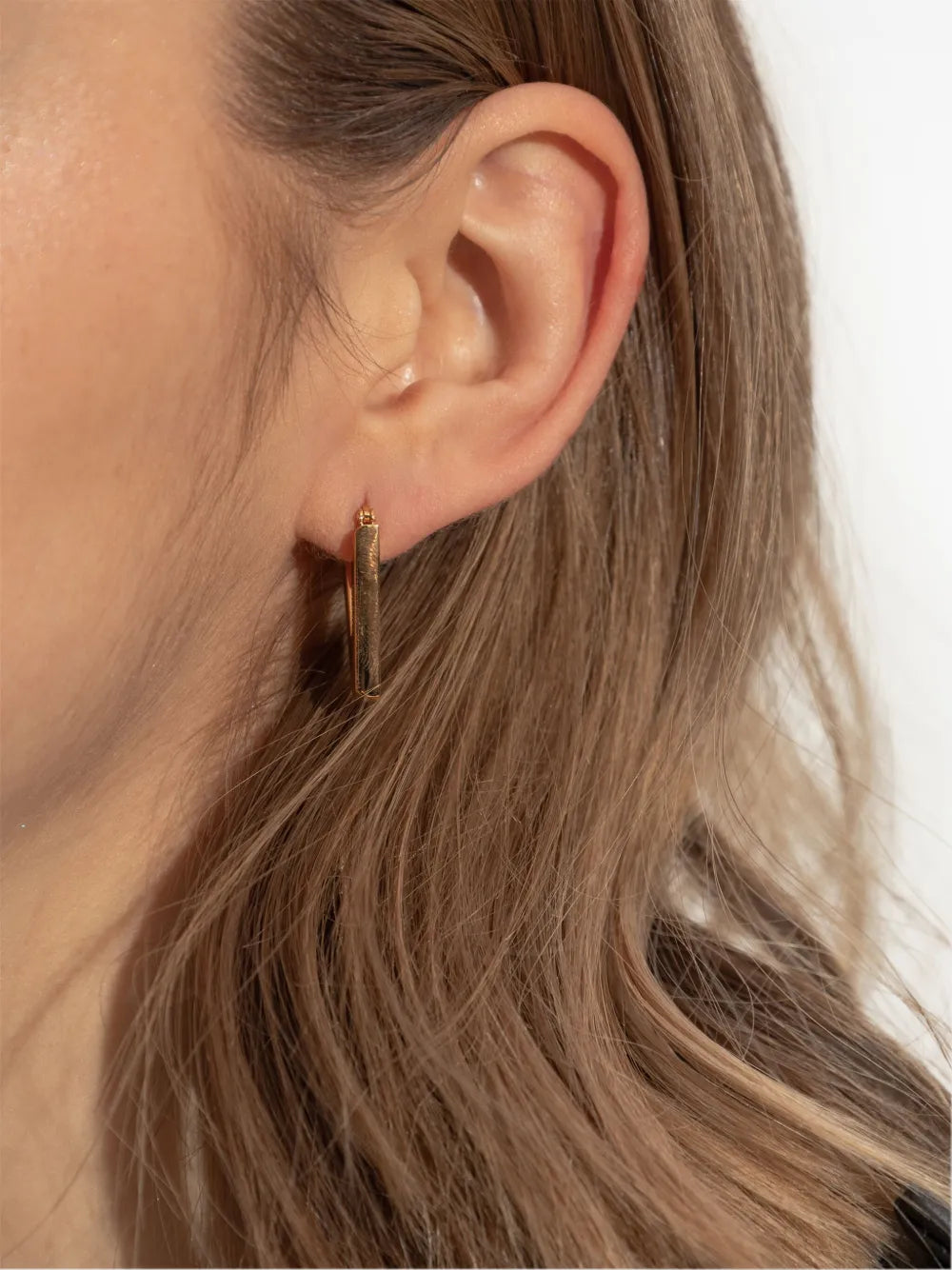 V2025 chain earrings