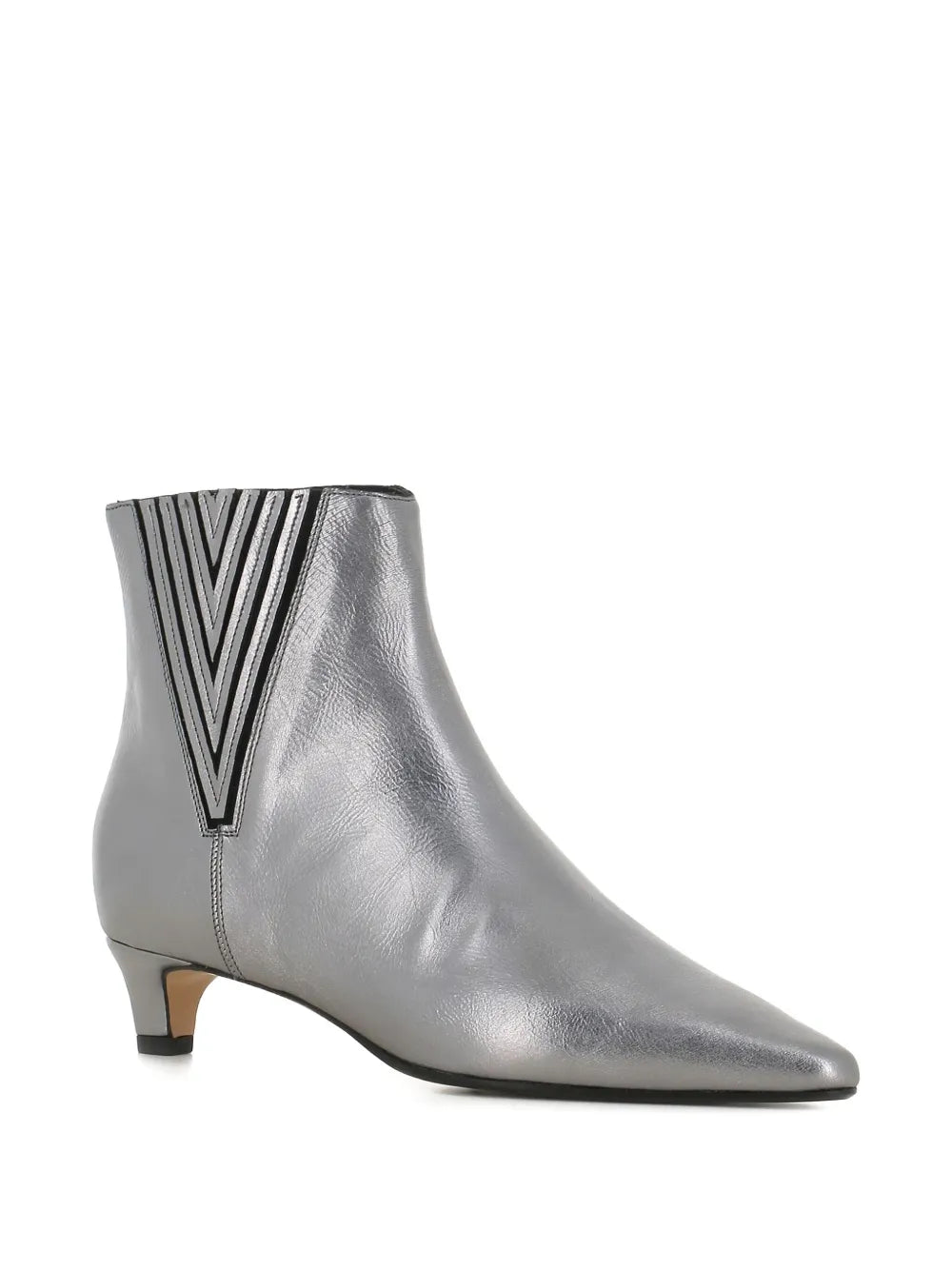 pointed-toe leather boots