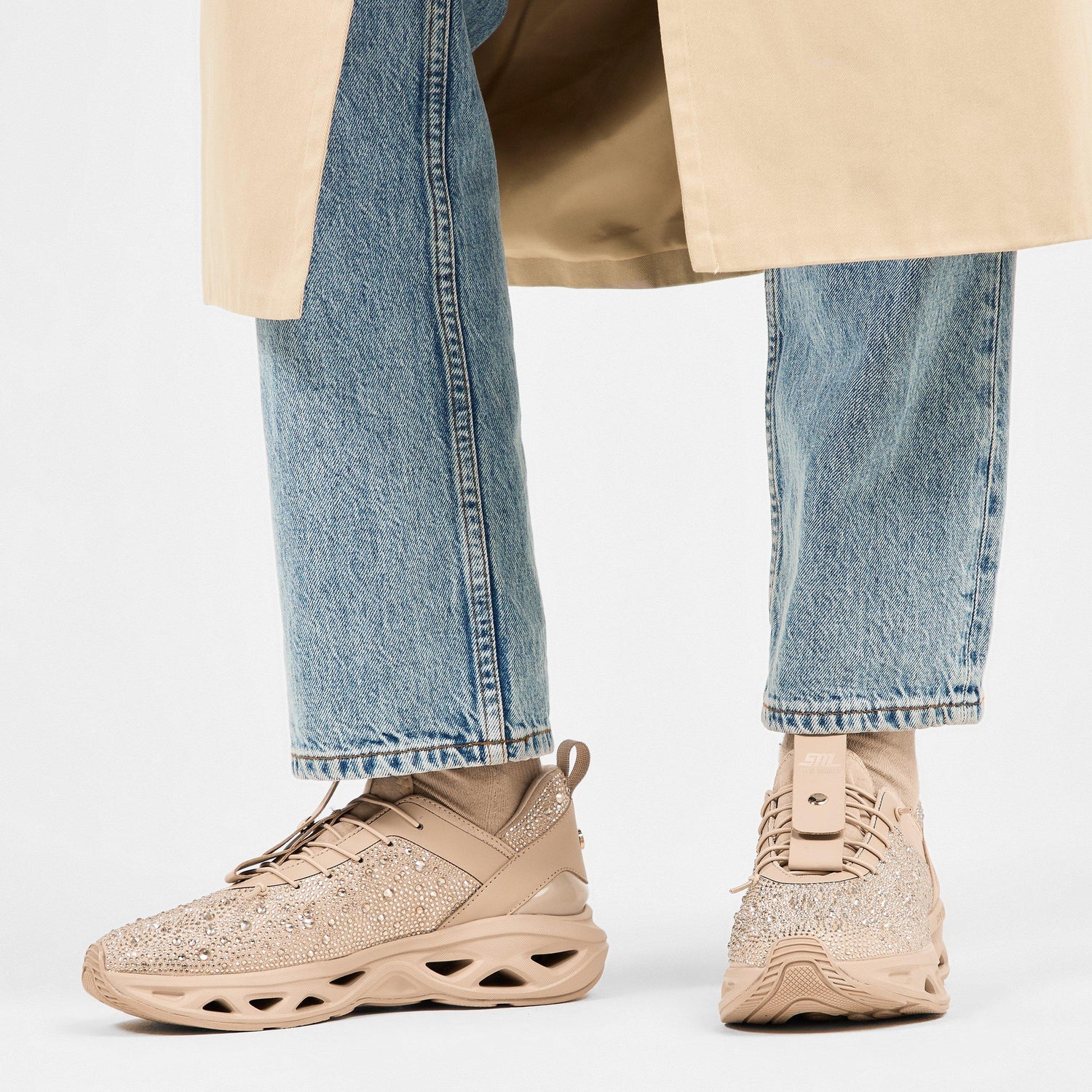 Surge Low-Top Trainers
