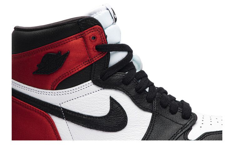 Wmns Air Jordan 1 Retro High Satin Black Toe