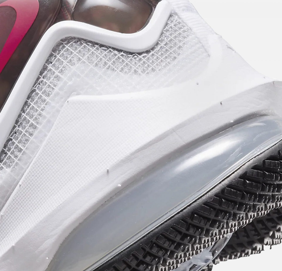 Nike LEBRON 19 { WHITE / UNIVERSITY RED