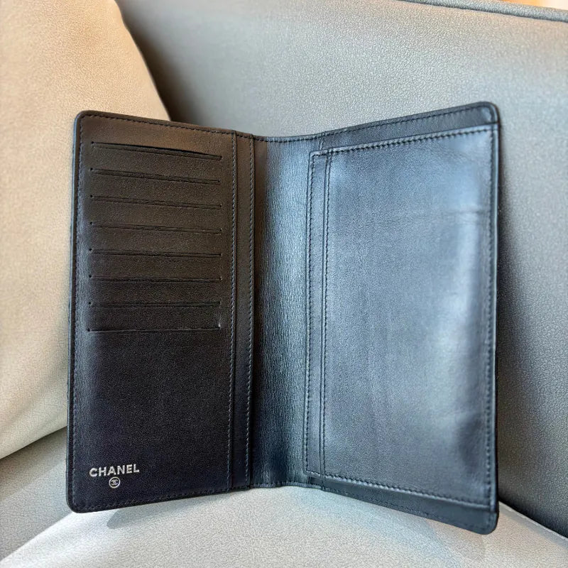 JW406 - CHANEL Vintage Black Lambskin Long Wallet