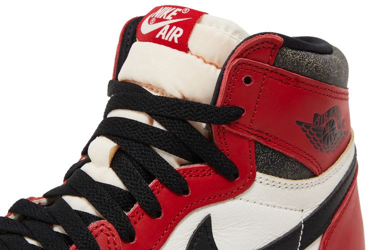 Air Jordan 1 Retro High OG Chicago Lost Found