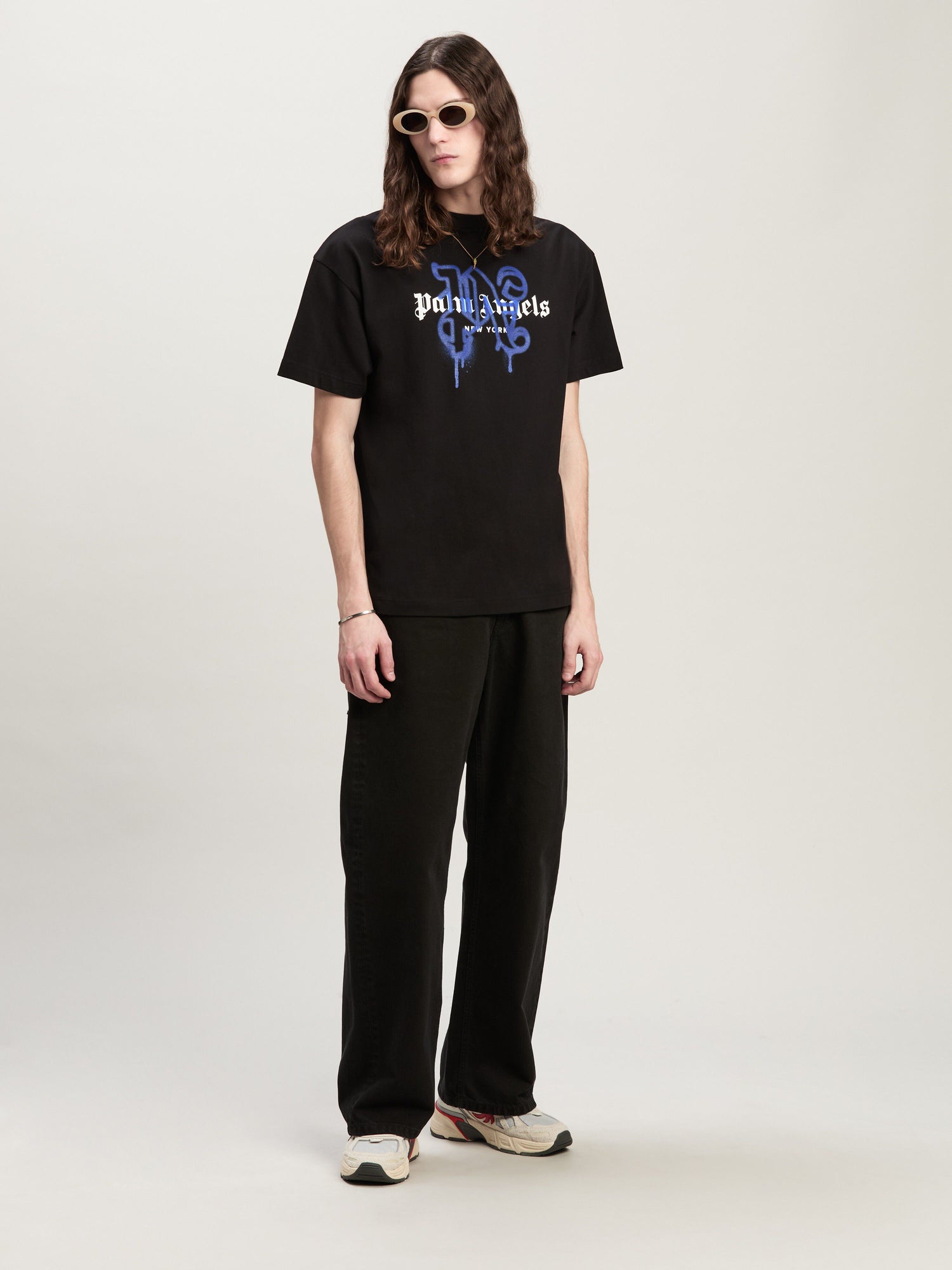 NY MONOGRAM SPRAY TEE BLACK
