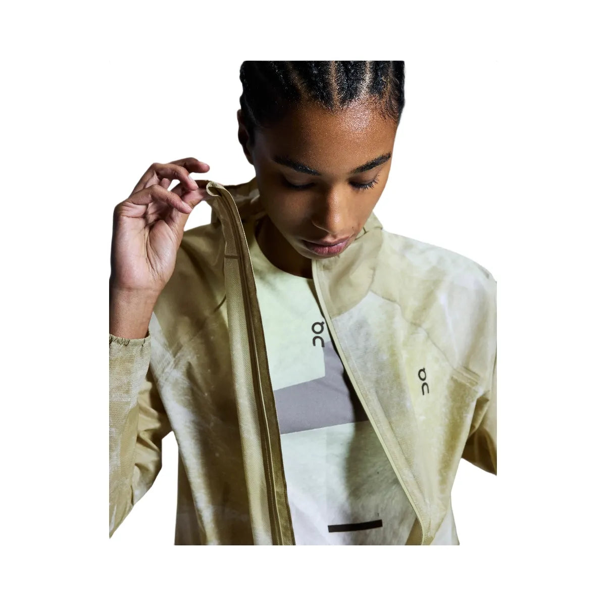 On Ultra Jacket White Caper