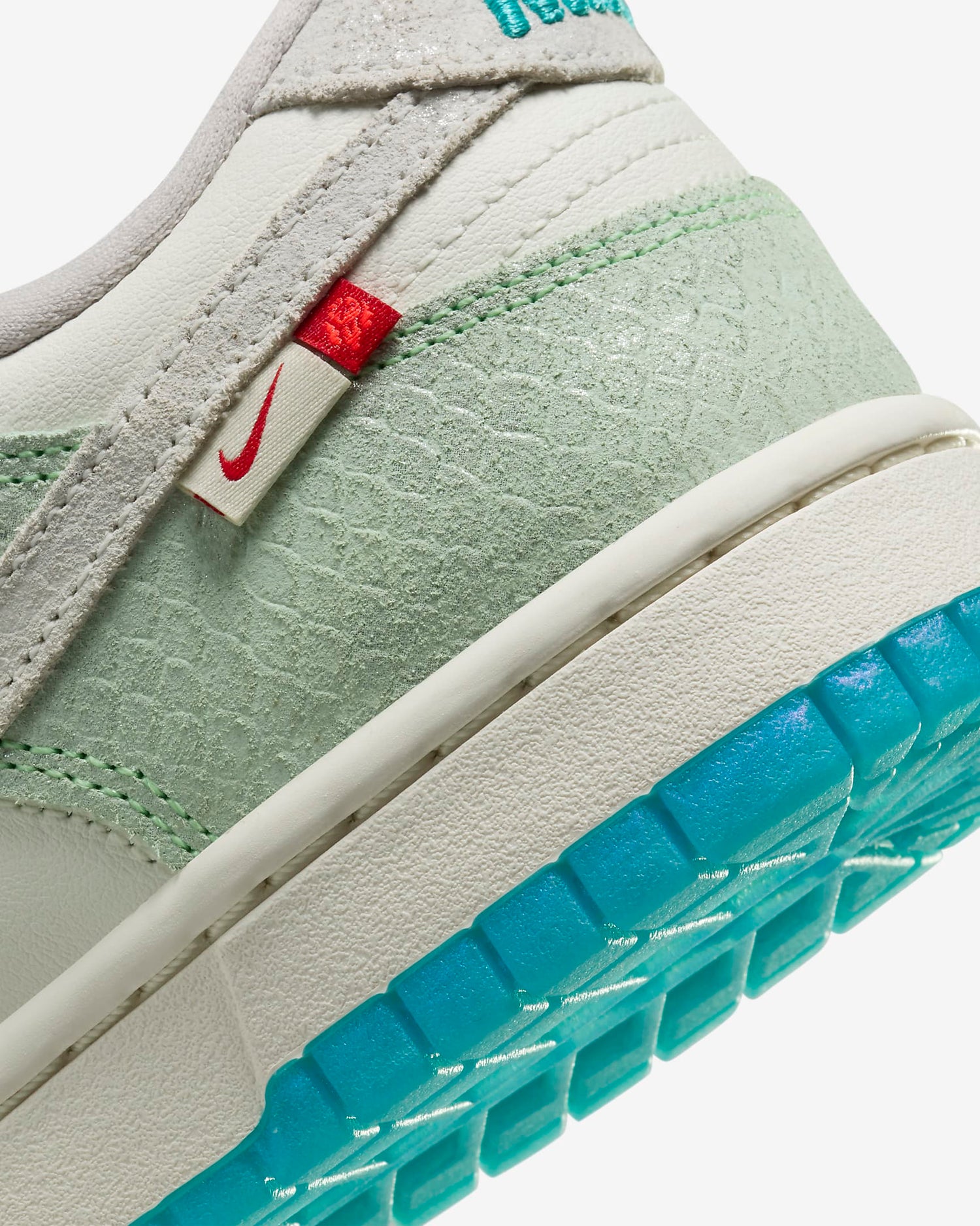 Nike Dunk Low LX Catus Sail Sale