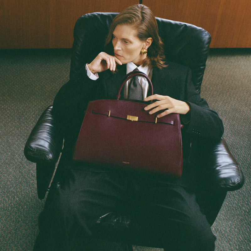 DeMellier The Hudson burgundy small grain