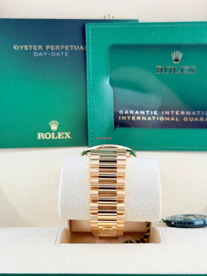 Rolex | Day-Date | 128348RBR | Yellow gold | 36 x 43 mm | Yellow gold | Green | Automatic