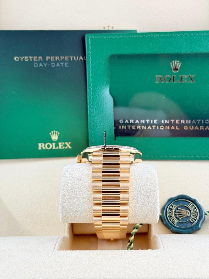 Rolex | Day-Date | 128348RBR | Yellow gold | 36 x 43 mm | Yellow gold | Green | Automatic